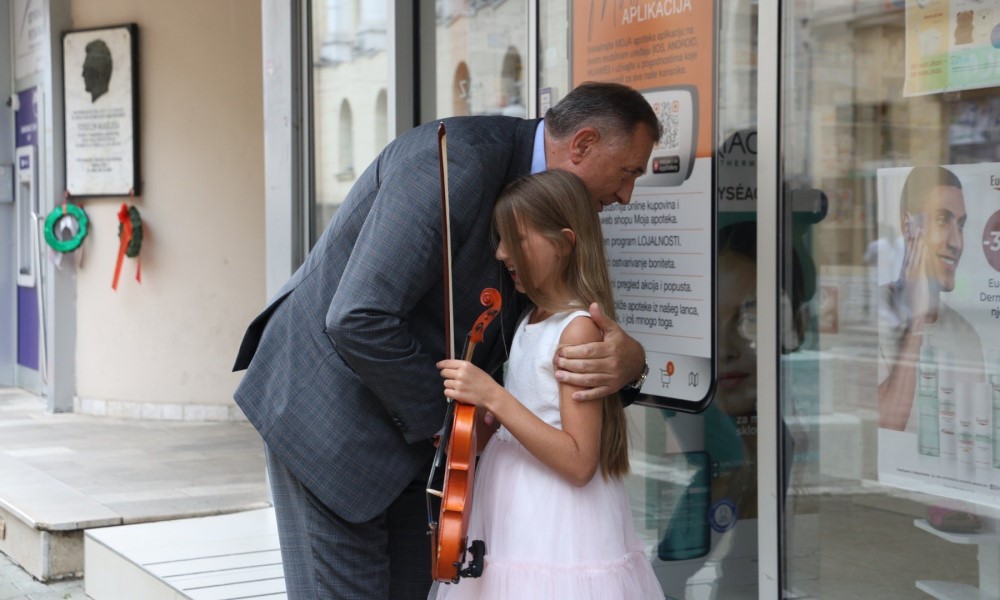 Podržao je i predsjednik Srpske! Vanja je zasvirala u centru Banjaluke s posebnim ciljem FOTO