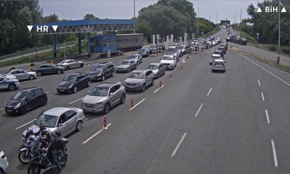 Sezona godišnjih odmora: Gužve na prelazima, evo koliko se čeka na izlazak iz BiH
