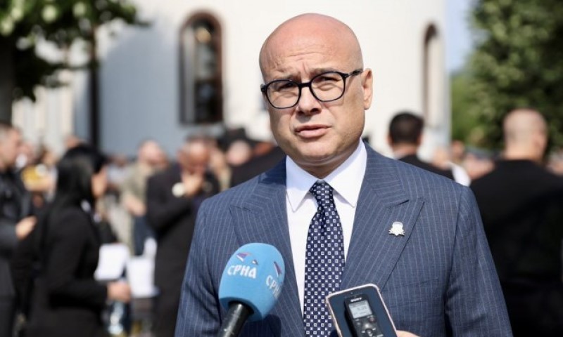 Vučević pozvao građane koji ne žele sukobe na mirna okupljanja širom Srbije: “Dosta je blokada”