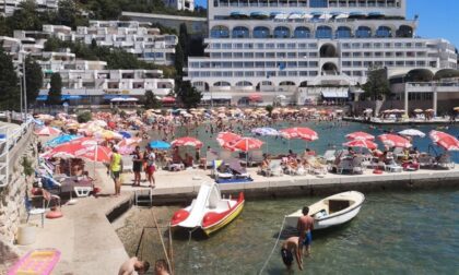 Neum pun turista: Najjeftinije ljetovalište na Jadranu