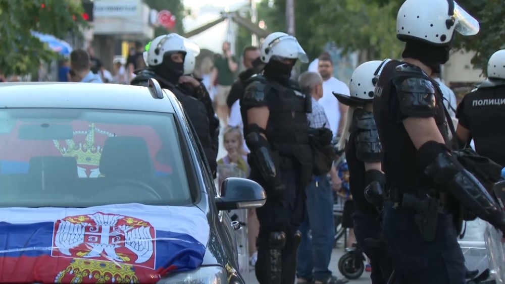 Tenzije u Novom Sadu: Blokirane ulice, privedeni autoprevoznik i njegov sin VIDEO