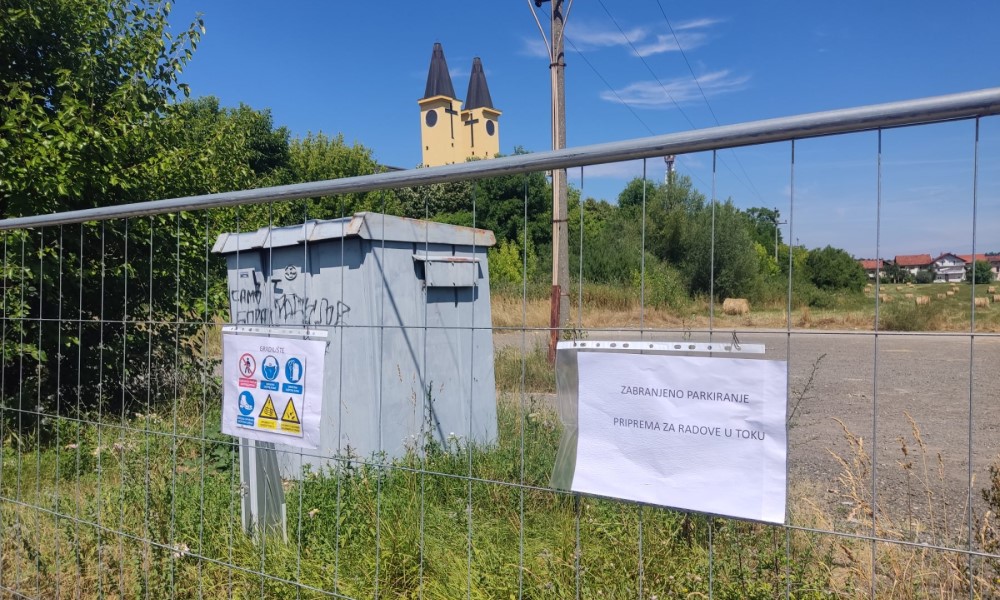 Zaštitna ograda i krčenje zemljišta: Sprema li se Lidlov supermarket na Petrićevcu FOTO