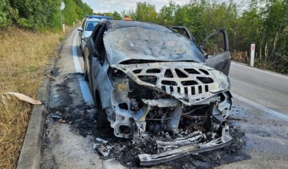 Zapalio se u vožnji: Izgorio automobil kod Mostara VIDEO