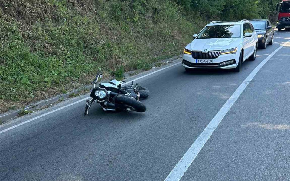 Vozač pao sa motocikla: Hitno prevezen u bolnicu