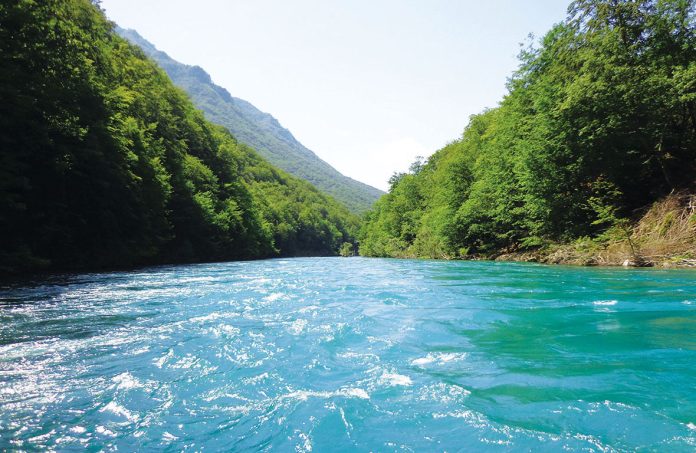 Rijeka odnijela živote: Dva muškarca se utopila u Tari