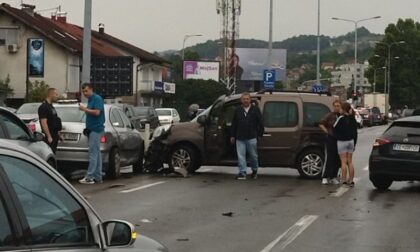 Hitna pomoć na licu mjesta, kolaps u saobraćaju: Sudar na Zapadnom tranzitu FOTO