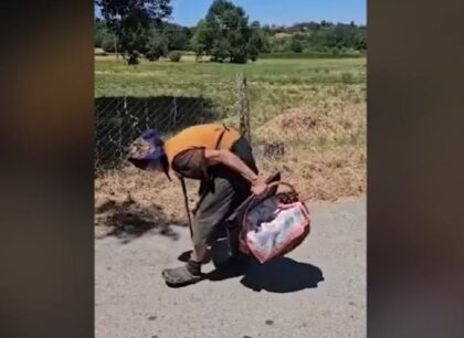 Snimak rasplakao Srbiju: Baka Dica (78) svakodnevno pješači kilometre do pijace da bi zaradila za bolesnog sina VIDEO