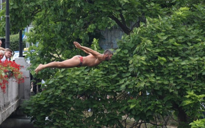 Otvorena manifestacija “Ljeto na Vrbasu”; Najljepšu banjalučku “lastu” izveo Igor Arsenić FOTO
