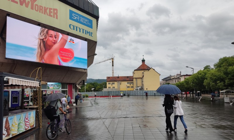 Kad jesen stigne usred jula: Ovako centar Banjaluke izgleda jutros FOTO