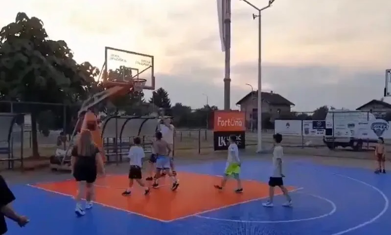 Objavio video: Dodik zaigrao basket sa djecom VIDEO