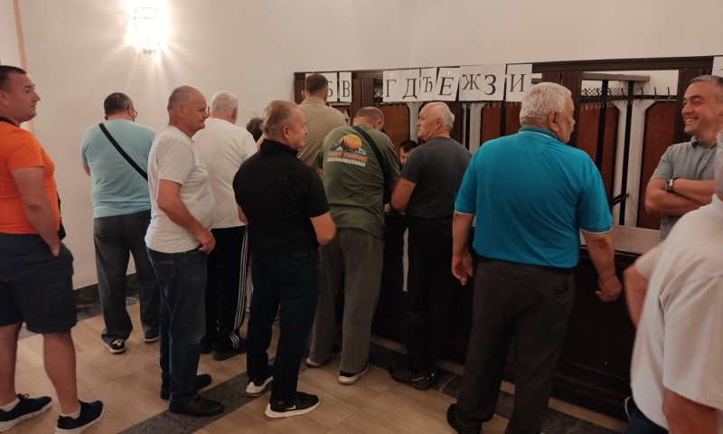 Hiljadu penzionera u Banjaluci dobilo karte: Ostali građani će pričekati na besplatni javni prevoz FOTO