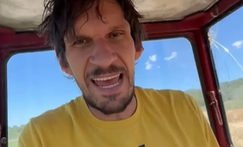 Hit prizor sa sela! Boban Marjanović vozio traktor i zapjevao “Žene vole oficire” (VIDEO)