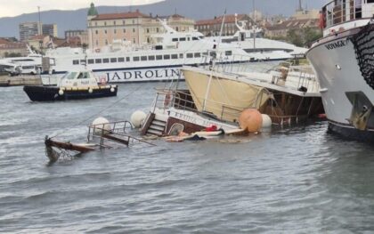 Haos na Jadranu: Trajekt udario u dva broda, jedan potonuo