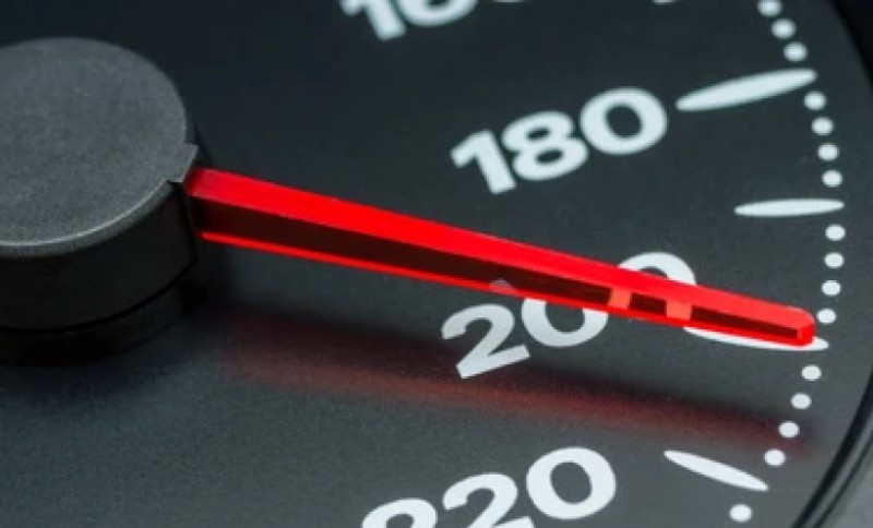 Vozila preko 200 kilometara na čas na auto-putu: Djevojka papreno kažnjena