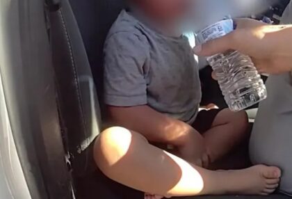 Otac ostavio četvoro male djece u zaključanom autu na 40 stepeni: Prolaznici zatekli uznemirujući prizor