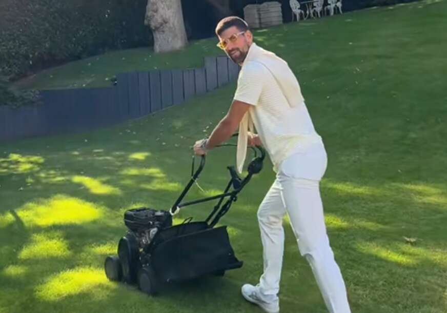 Novak Đoković kosio travu na Vimbldonu, Monika Seleš se našalila VIDEO