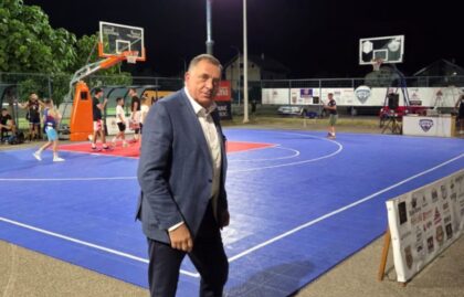 Dodik na basketu, a onda se latio mikrofona: Uvijek je pravo vrijeme zapjevati s prijateljima VIDEO