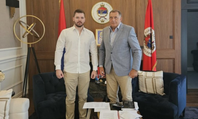 Dodik sa mladim studentom iz Beča: Sa ovakvim ljudima Srpska ima budućnost FOTO