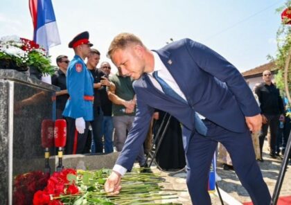 Stanivuković u Bratuncu: I srpska majka ima pravo na suzu, bol i istinu