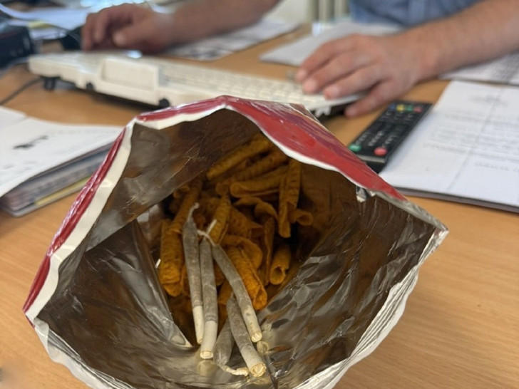 Carinski službenici otkrili dva slučaja krijumčarenja: Drogu krili u kesici čipsa i kafi