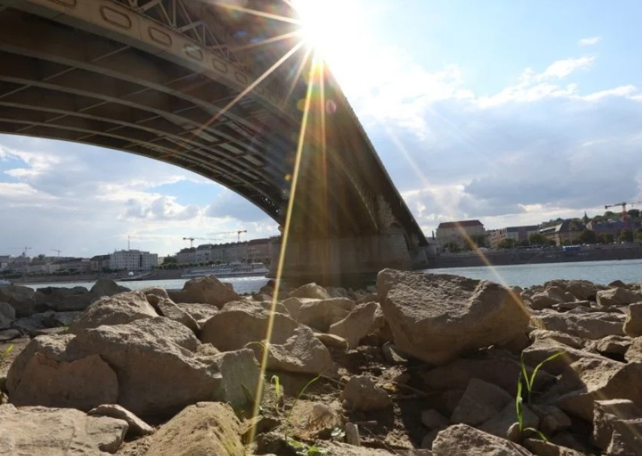 Toplotni talas u Mađarskoj: Nizak vodostaj na Dunavu utiče na brodarstvo, poljoprivredu, ekosisteme