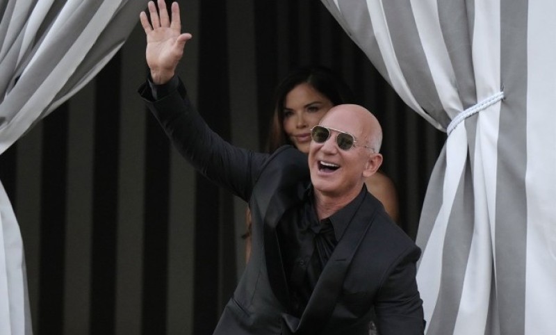 Nakon vjenčanja u Veneciji: Bezos prodao Amazonove akcije za 737 miliona dolara