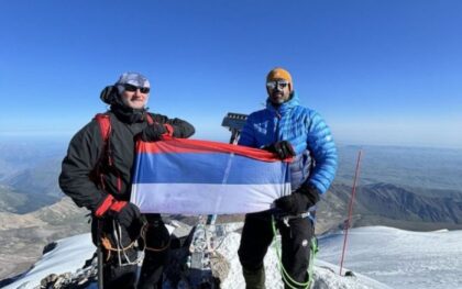 Ekspedicija humanitarnog karaktera: Zastava Srpske na Elbrusu, najvišem vrhu Rusije i Evrope