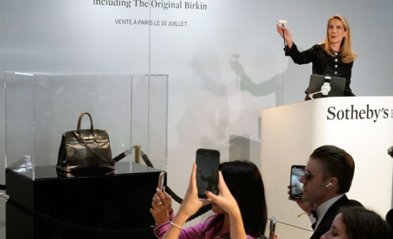 Rekordan iznos: Otkriveno ko je kupio Ermes torbu vrijednu čak 8,6 miliona evra
