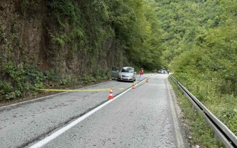 Tragedija u Srpskoj: Stijena pala na automobil, poginuo suvozač