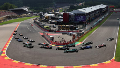 Formula 1: Kiša u Belgiji odložila početak trke, ali nije usporila Oskara Pjastrija