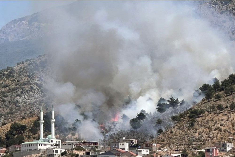 Veliki požar u Mostaru: Gori brdo Fortica