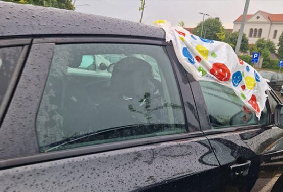 Klasičan primjer ljudskosti u Banjaluci: Bojana nepoznatom vozaču spasila auto od kiše