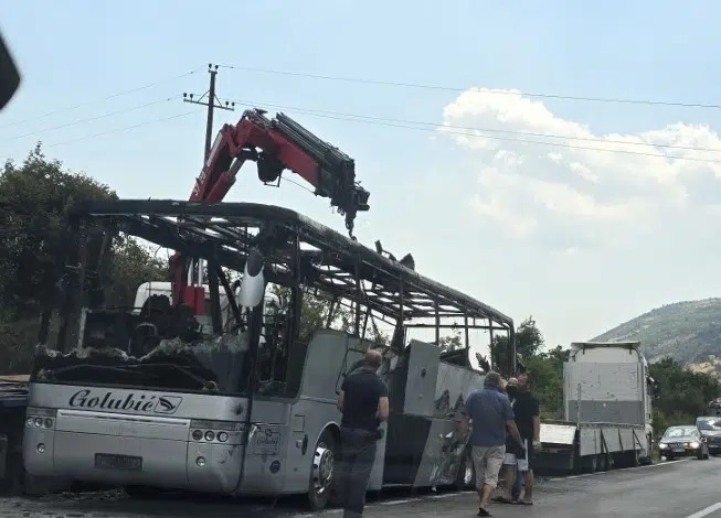 Izgorio “Golubićev” autobus: Putnici na vrijeme evakuisani