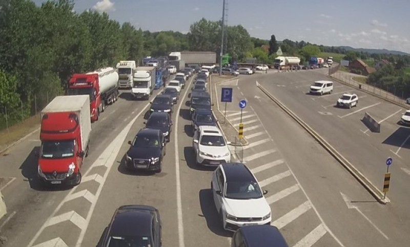 “Začepilo” na ovom graničnom prelazu: Duže kolone vozila čekaju ulazak u BiH