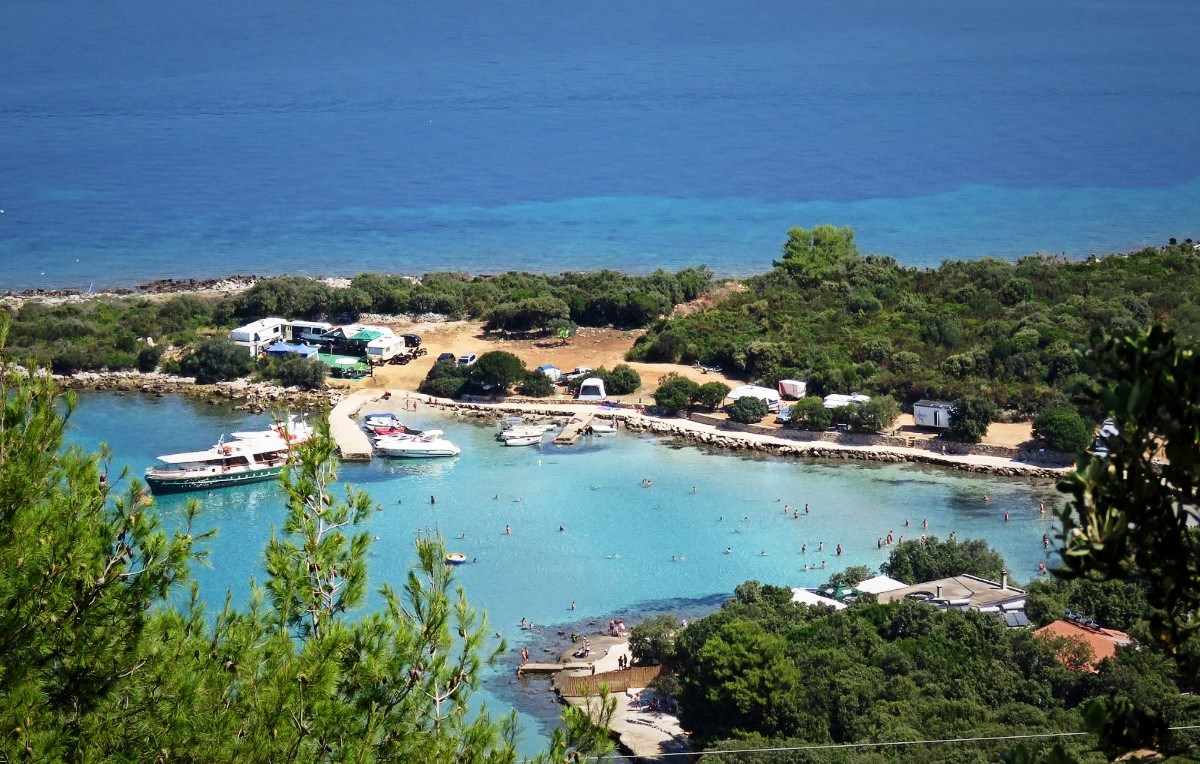 Zatvara se kamp na Hvaru, tjeraju turiste! Inspekcija: Vlasnici ignorisali zabrane