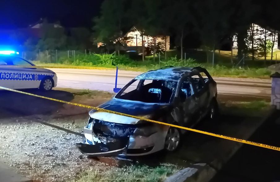 Gorio automobil narodnog poslanika Amira Hurtića FOTO