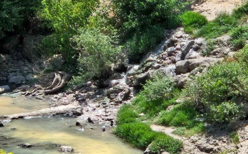 Turisti iznenađeni: Kanalizacija se ulijeva u Neretvu ispod Starog mosta