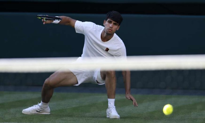 I Alkaras umalo “proklizao”: Neviđena “sječa” favorita na Vimbldonu FOTO