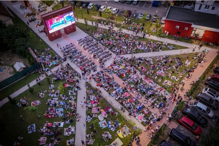 Kino na otvorenom u Banjaluci: “Lesi 2” večeras u Parku “Oslobođenja”