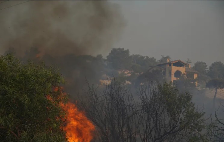 Gori Kipar: Najmanje dvoje ljudi nastradalo, brojni povrijeđeni u požaru