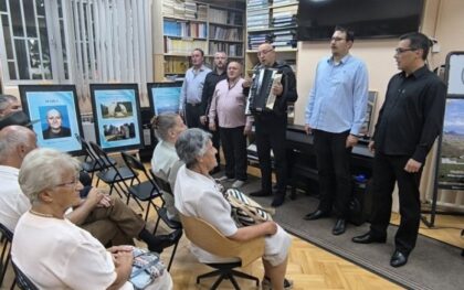 Gradska čitaonica u Prijedoru: Promovisana knjiga “Majka” autora Đure Trkulje