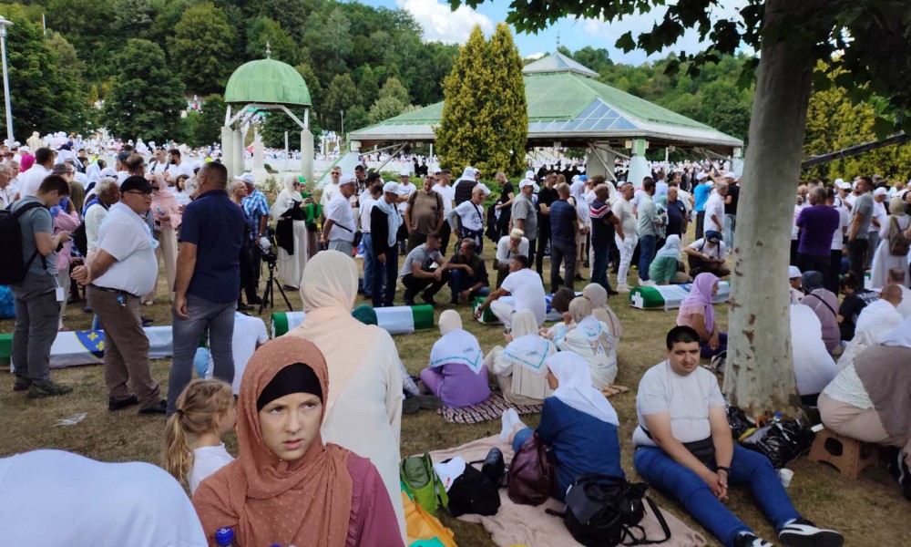 Vjerski obred reis Kavazović: Ukopom sedam Bošnjaka završen skup u Potočarima