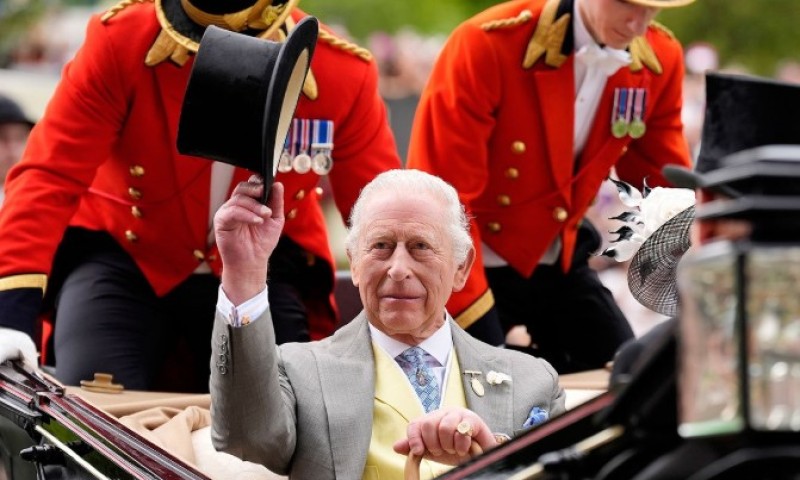 Posebni rituali kralja Čarlsa: Sa sobom na put nosi bizarne stvari, čak i dasku za WC šolju