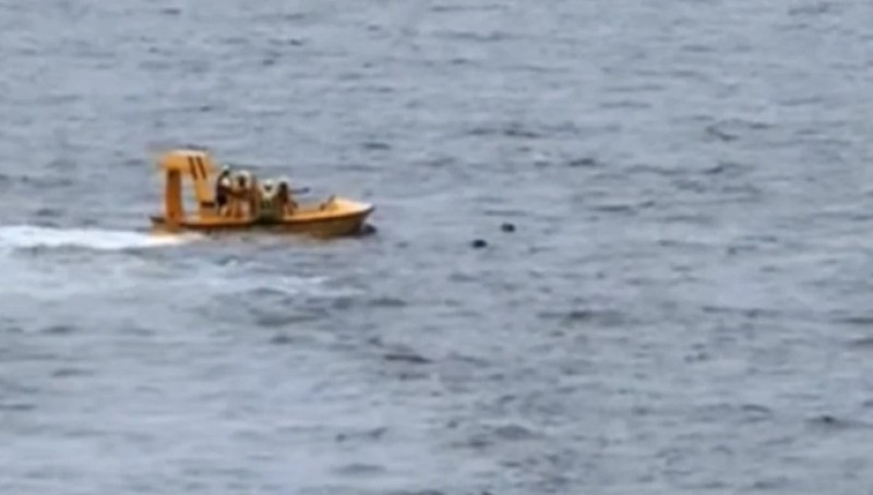 Otac skočio za njom! Dramatičan snimak spašavanja djevojčice koja je pala sa kruzera VIDEO