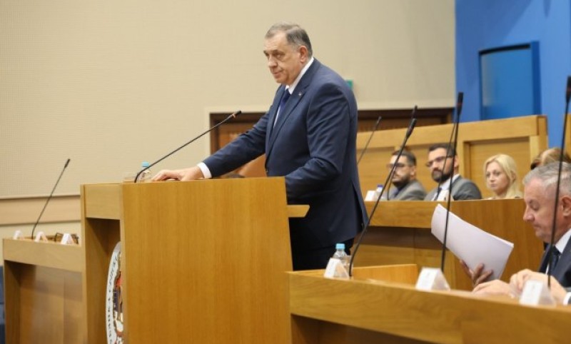 Dodik u NS RS: Problem migrantske krize ušao u novu fazu, Srpska mora da reaguje