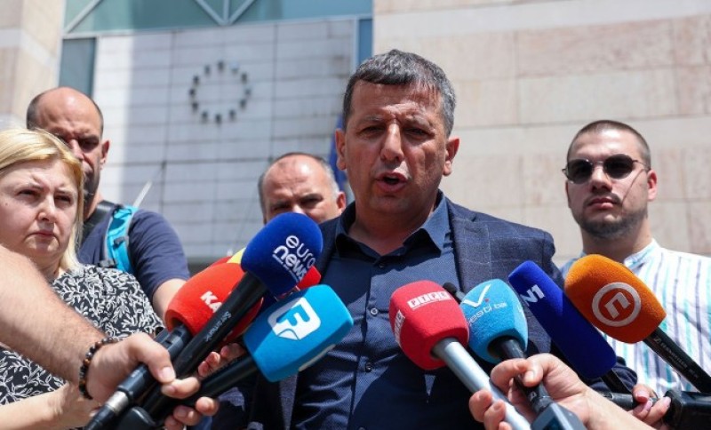 Incident ispred delegacije EU: Vukanović napadnut dok je kritikovao strance VIDEO