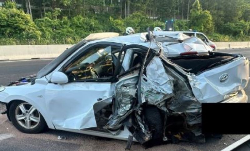 Auto parkirao u zaustavnu traku: Težak udes vozača iz BiH, kamion ga gurao 80 metara