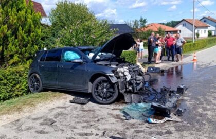 Vozač “golfa” hitno prevezen u Banjaluku! Oglasila se policija o teškom sudaru autobusa i auta