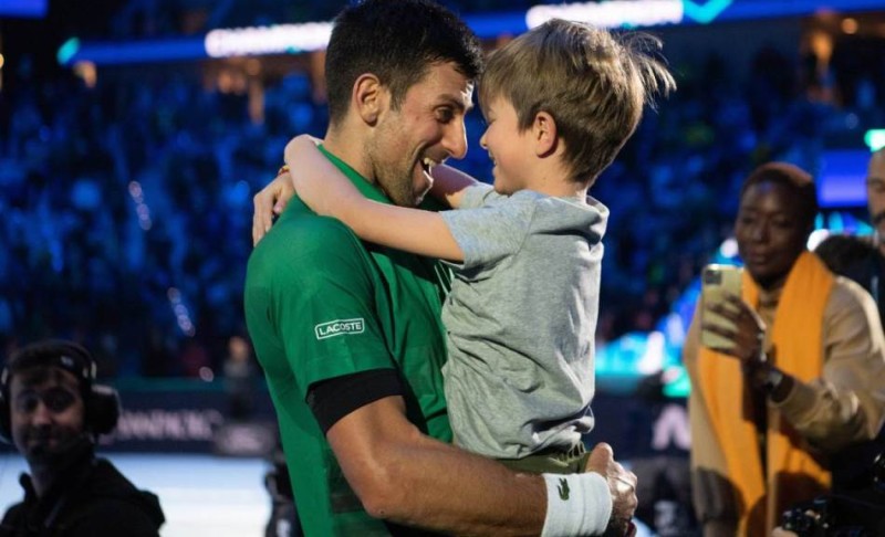 Ko se sve potpisao na Stefanov kačket? Evo zbog koga je mali Đoković tražio tatinu pomoć FOTO