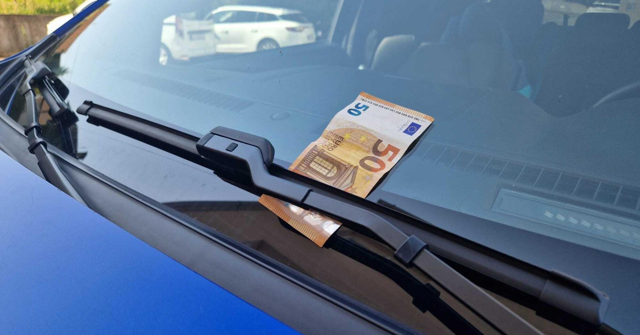 Ako ugledate novčanicu od 50 evra ispod brisača ne dirajte je i nastavite voziti: Evo i zašto…